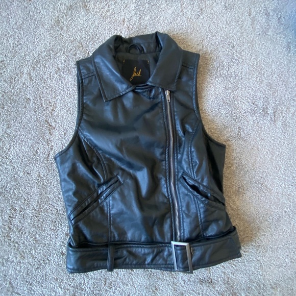 Jack- Faux Leather Motorcycle vest with belt - Picture 3 of 5